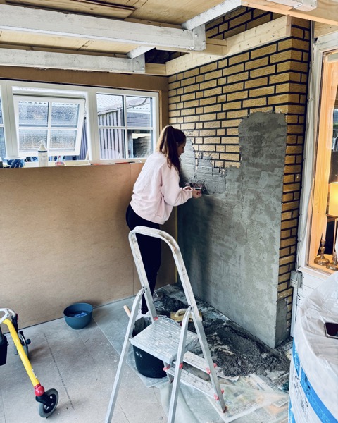 Vitalia working on the walls